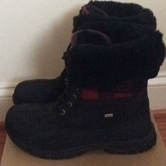 ? UGG men’s lumberjack snow boots- size 9